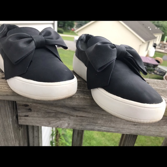 Good Condition Bow Sneakers - Picture 3 of 4